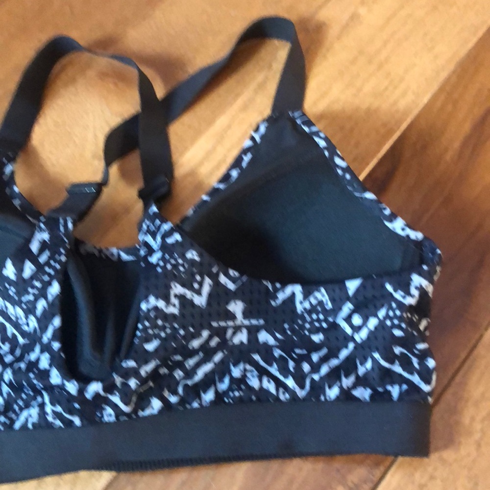 Victoria’s Secret sports bra - Picture 6 of 8